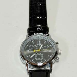 Unisex Analogue Quartz Watch with Faux Leather Band